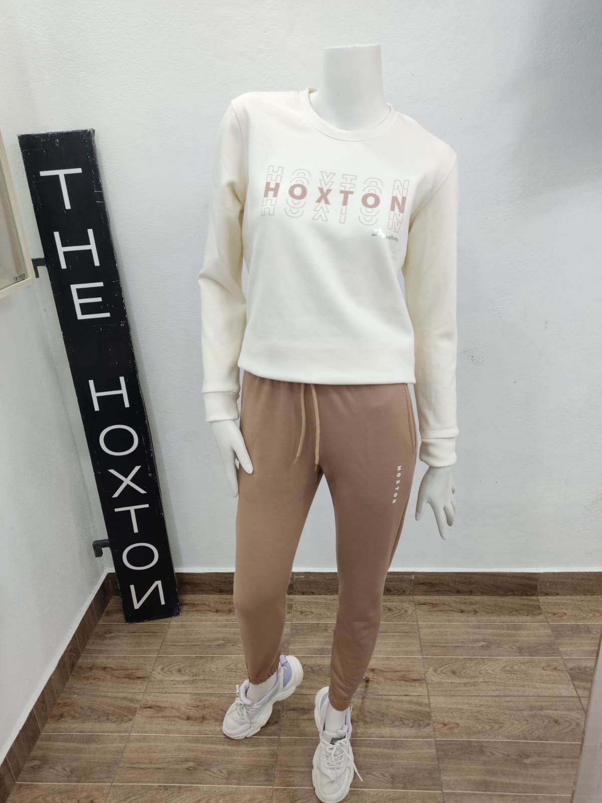 Conjunto deportivo combinación de colores - Image 4