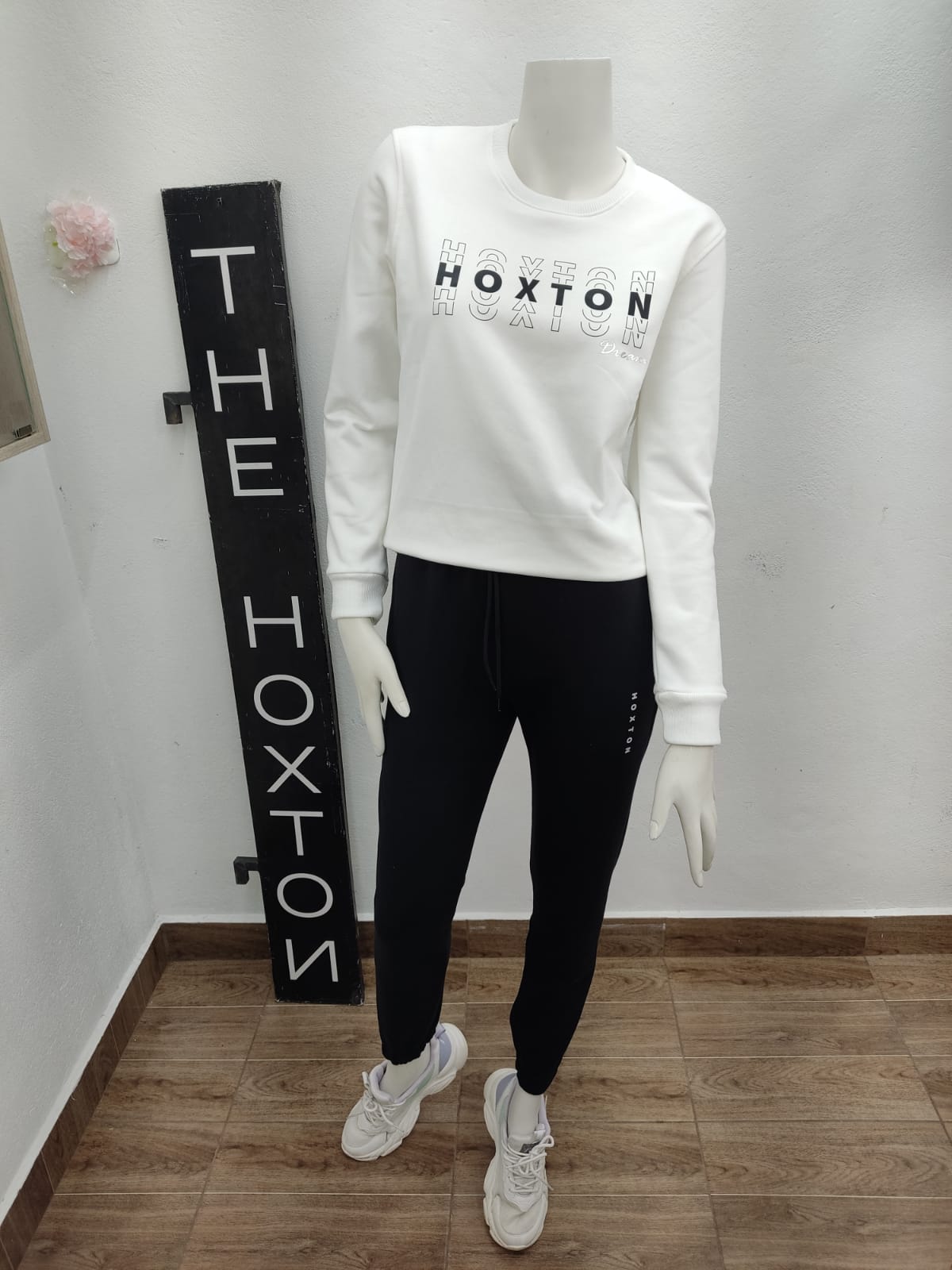 Conjunto deportivo combinación de colores - Image 5